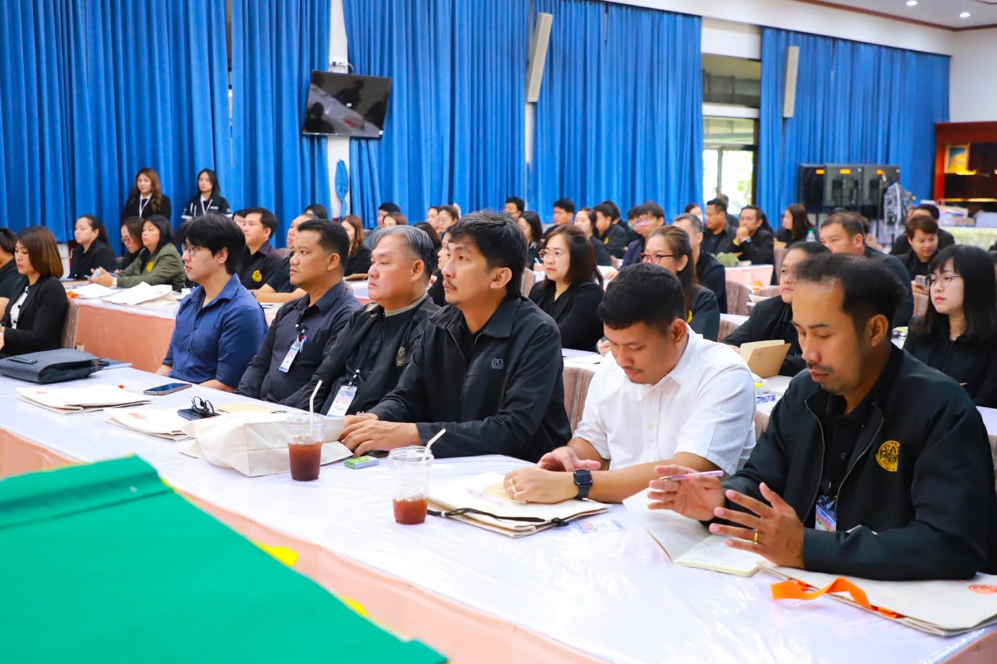 title - รองเลขาธิการ ส.ป.ก. เปิดอบรมหลักสูตร นปต. รุ่นที่ 8 ดันข้าราชการเปลี่ยนบทบาทสู่ “ผู้นำทีม” พร้อมขับเคลื่อนยุทธศาสตร์ชาติ